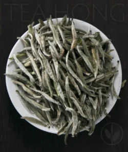 The downy tip leaves of the white tea Silver Needles Supreme