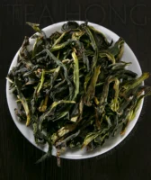 The varied colours and tones of the leaves of Tea Hong's Snow Orchid