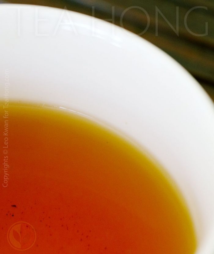 Thick ring of rich yellow colour on the rim of the infusion is a sign of high proportion of theaflavins. Tea: Oriental Beauty