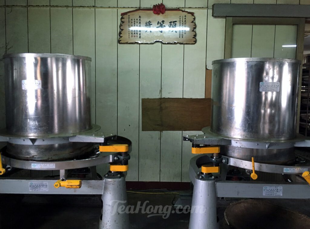 Automatic tea rollers