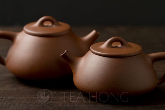 Zhou Li Ping: Shi Piao | Yixing teapot — side view with anothe