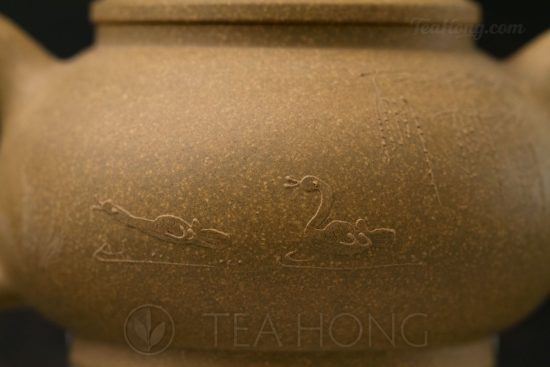 Yixing teapots — Factory One Duan-ni Applique of duck and willow motifs on the flat lid Pan-hu