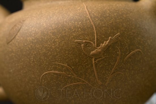 Yixing teapots — Factory One Duan-ni Waterbird applique on the Duo Qiu