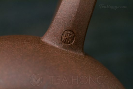 Yixing teapot — Song Ru Qiang: Hexagon Xishi, seal embossed on