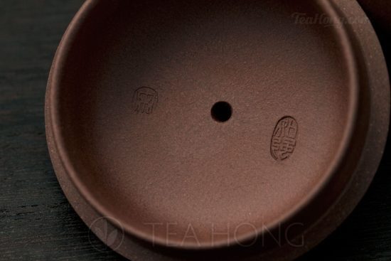 Yixing teapot — Song Ru Qiang: Hexagon Xishi, lid underside