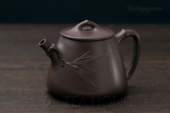 Yixing teapot — Wu Min: Bamboo Shi-piao sideview Yixing teapot — Wu Min: Bamboo Shi-piao sideview