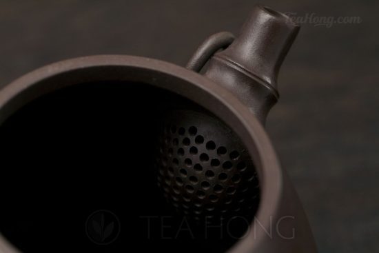 Yixing teapot — Wu Min: Bamboo Shi-piao strainer Yixing teapot — Wu Min: Bamboo Shi-piao strainer