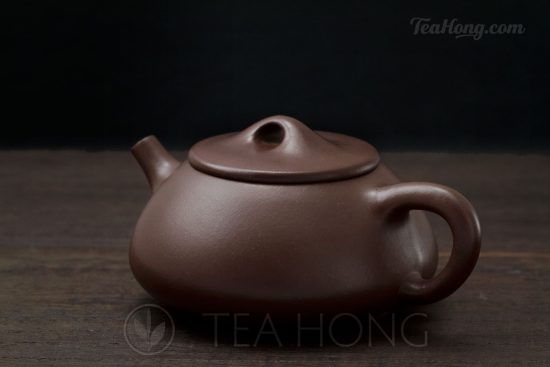 Yixing teapot — Yao Ling Xiang's Stone Ladle, three quarter ba