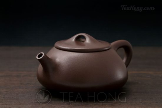 Yixing teapot — Yao Ling Xiang's Stone Ladle, three quarter fr