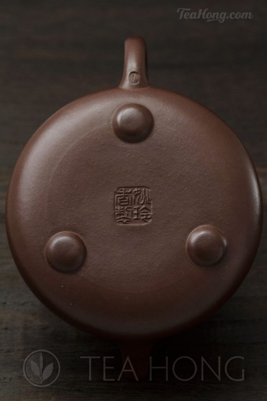 Yixing teapot — Yao Ling Xiang: Stone Ladle, bottom view