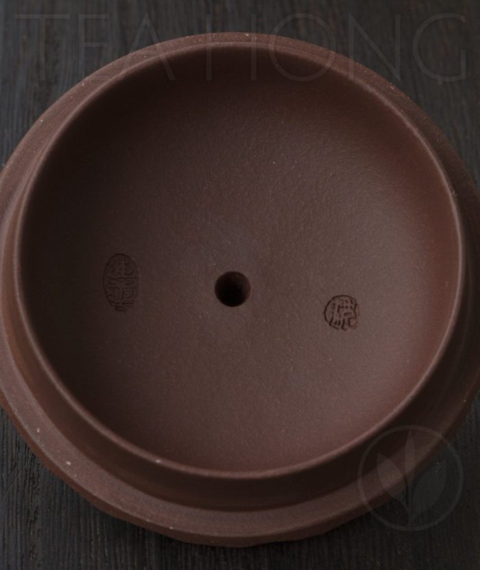 Yixing teapot: Diamond by Shen Jian Kang — lid inside view