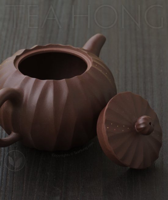 Yixing teapot: Diamond by Shen Jian Kang — 3 quarter back view Yixing teapot: Diamond by Shen Jian Kang — 3 quarter back view