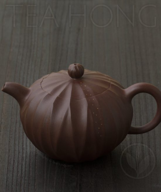 Yixing teapot: Diamond by Shen Jian Kang — side view Yixing teapot: Diamond by Shen Jian Kang — side view