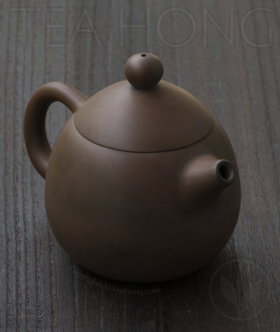 Yunnan Zitao Teapot | Yau Cheng: Dragon Egg — Coffee colour, 3 quarter view Yunnan Zitao Teapot | Yau Cheng: Dragon Egg — Coffee colour, 3 quarter view