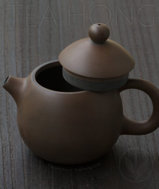 Yunnan Zitao Teapot | Yau Cheng: Dragon Egg — Coffee colour, side view Yunnan Zitao Teapot | Yau Cheng: Dragon Egg — Coffee colour, side view