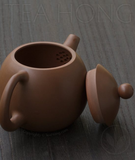Yunnan Zitao Teapot | Yau Cheng: Dragon Egg — Red, 3 quarter back Yunnan Zitao Teapot | Yau Cheng: Dragon Egg — Red, 3 quarter back
