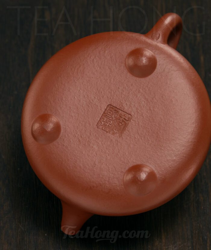 Li Guo Qiang: Ruyi Stone Ladle Yixing teapot: bottom