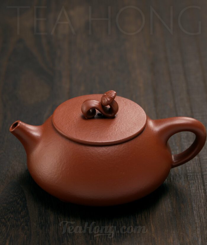 Li Guo Qiang: Ruyi Stone Ladle Yixing teapot: side