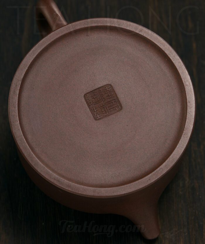 Gu Lu Zhou: Compass Yixing teapot: bottom