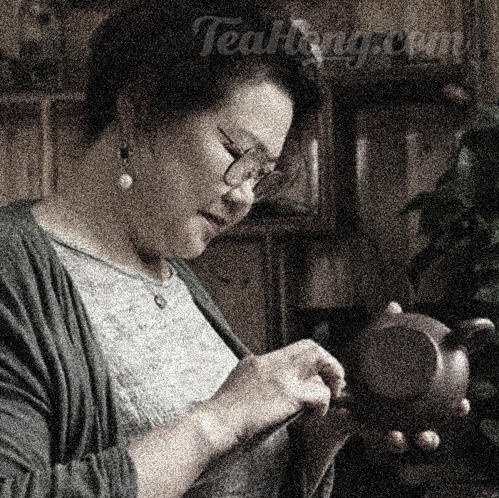 Ying teapot artist Yang Hui Ying