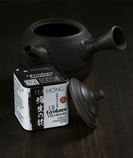 Uji Gyokuro Yayoinoin pack Tea Hong's Uji Gyokuro Yayoinoin comes in a double lided tea tin for best protection of its quality.