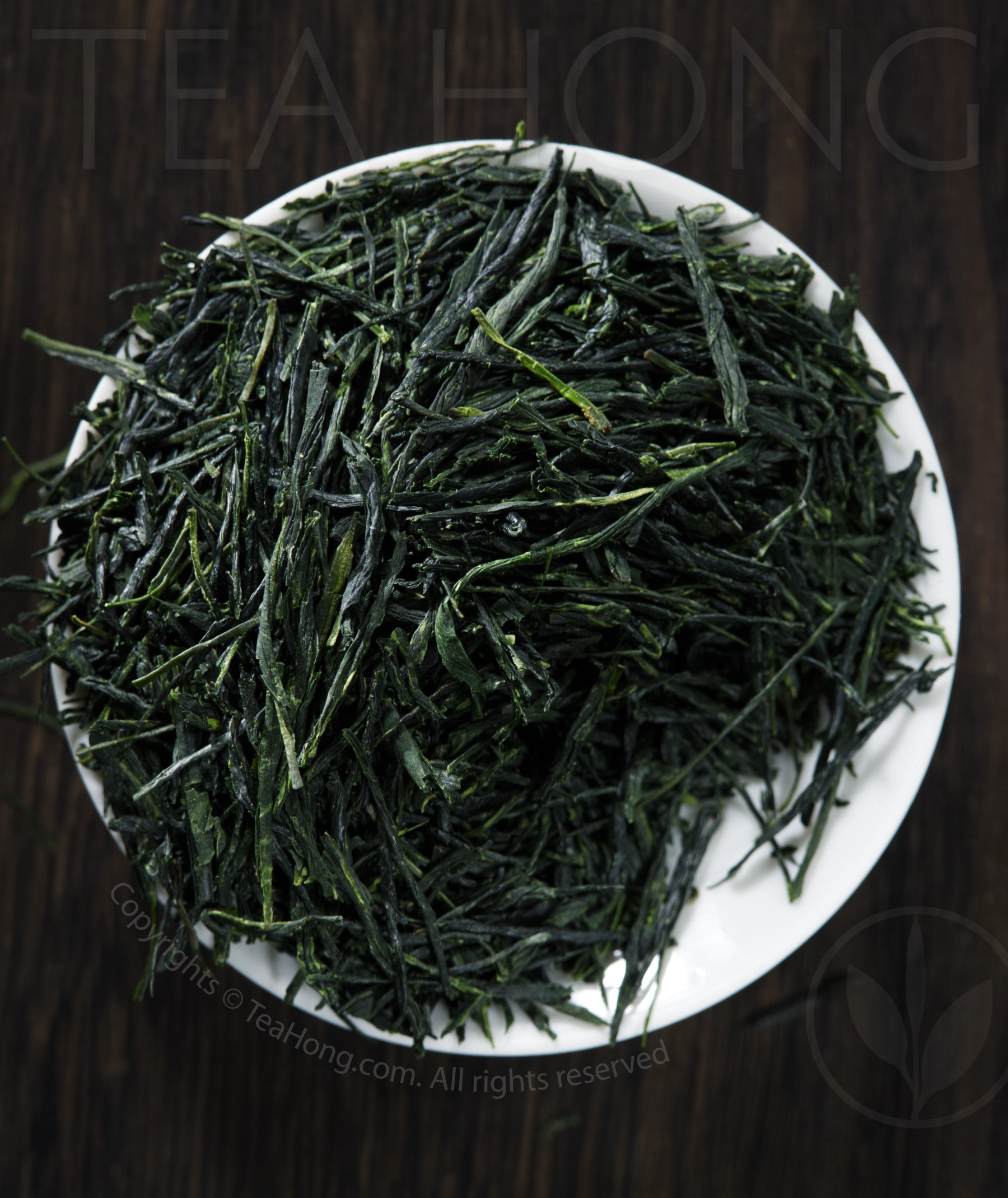 Uji Gyokuro Yayoinoin The intense dark green tealeaves of the competition grade Uji Gyokuro Yayoinoin