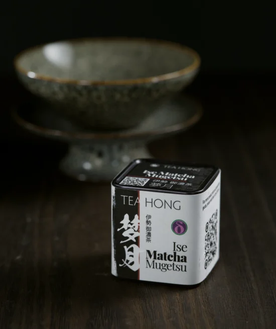 Ise matcha mugetsu pack The out wrapping label and tea tin that contains Tea Hong's Ise Matcha Mugetsu