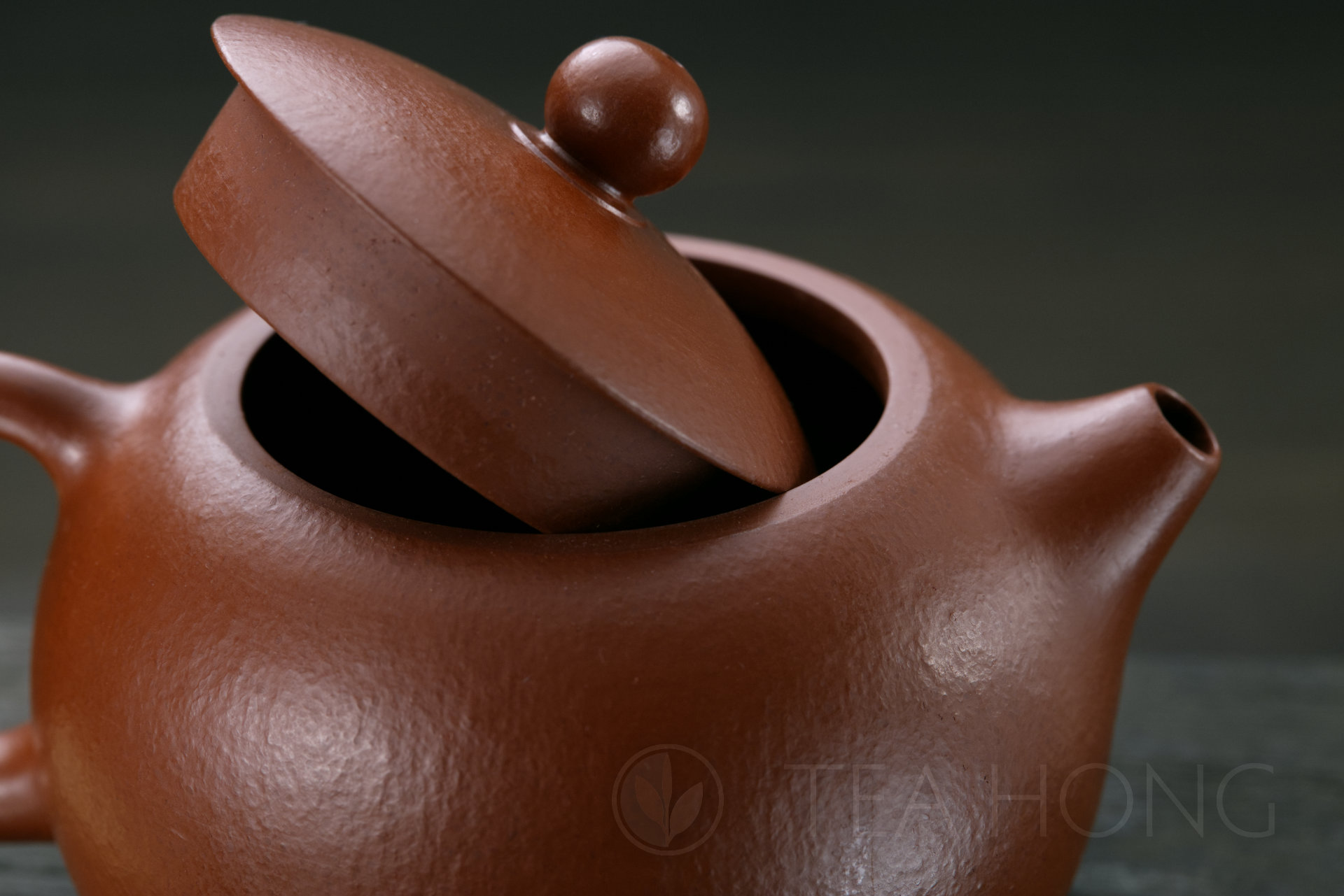 closeup photo of a Yixing teapot of the Dao Ba Xishi form-style, showing the relationship between spout, the pot body (belly) and the pot opening.