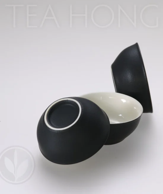 The teacups of Easy Life Traveller's Tea Set, Black option The teacups of Easy Life Traveller's Tea Set, Black option