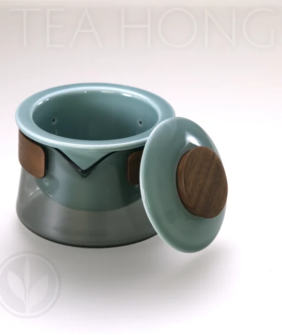 Teapot, Easy Life Traveller's Tea Set, Aqua Blue option Teapot with the infuser and lid of the Easy Life Traveller's Tea Set, Aqua Blue option