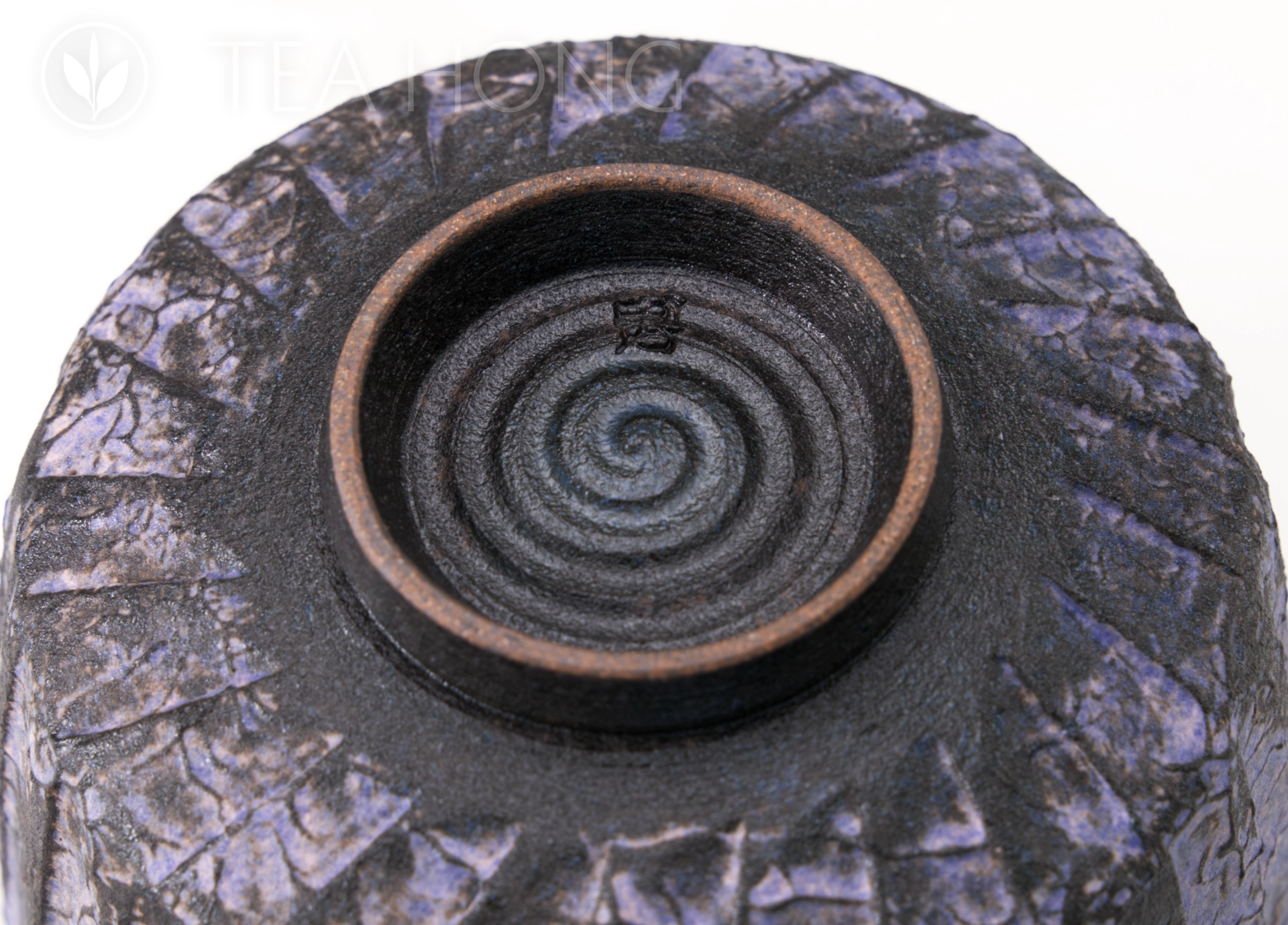 Kiyomizuyaki chawan: Hewn Purple