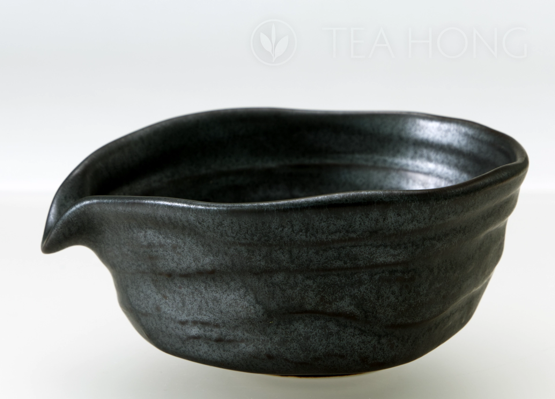 Minoyaki chawan: Black Spout