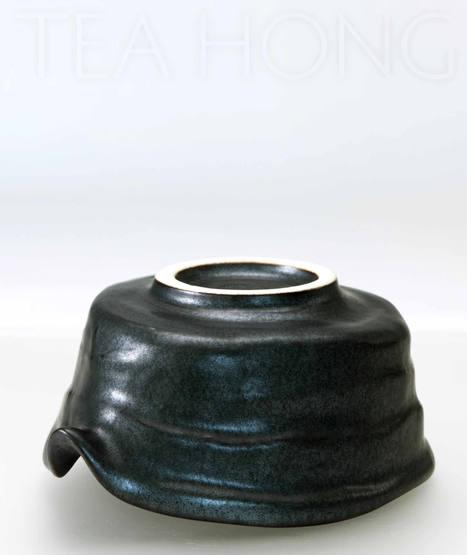 Minoyaki chawan: Black Spout