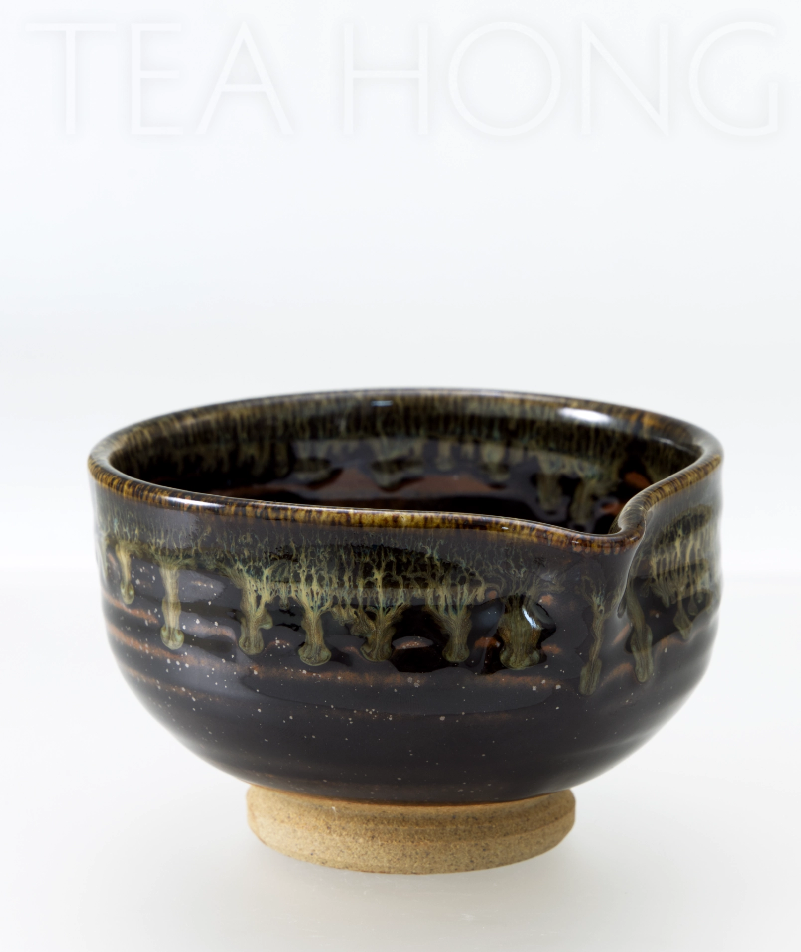 Kasengama katakuchi chawan: Flowing Glaze