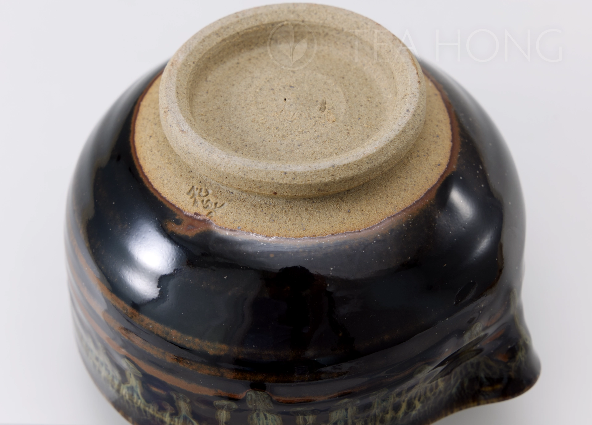 Kasengama katakuchi chawan: Flowing Glaze