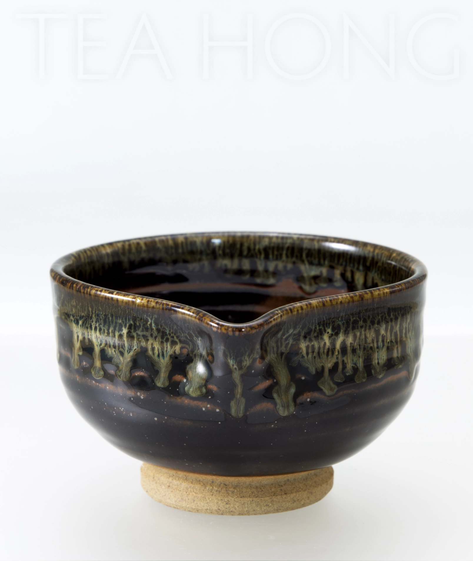 Kasengama katakuchi chawan: Flowing Glaze