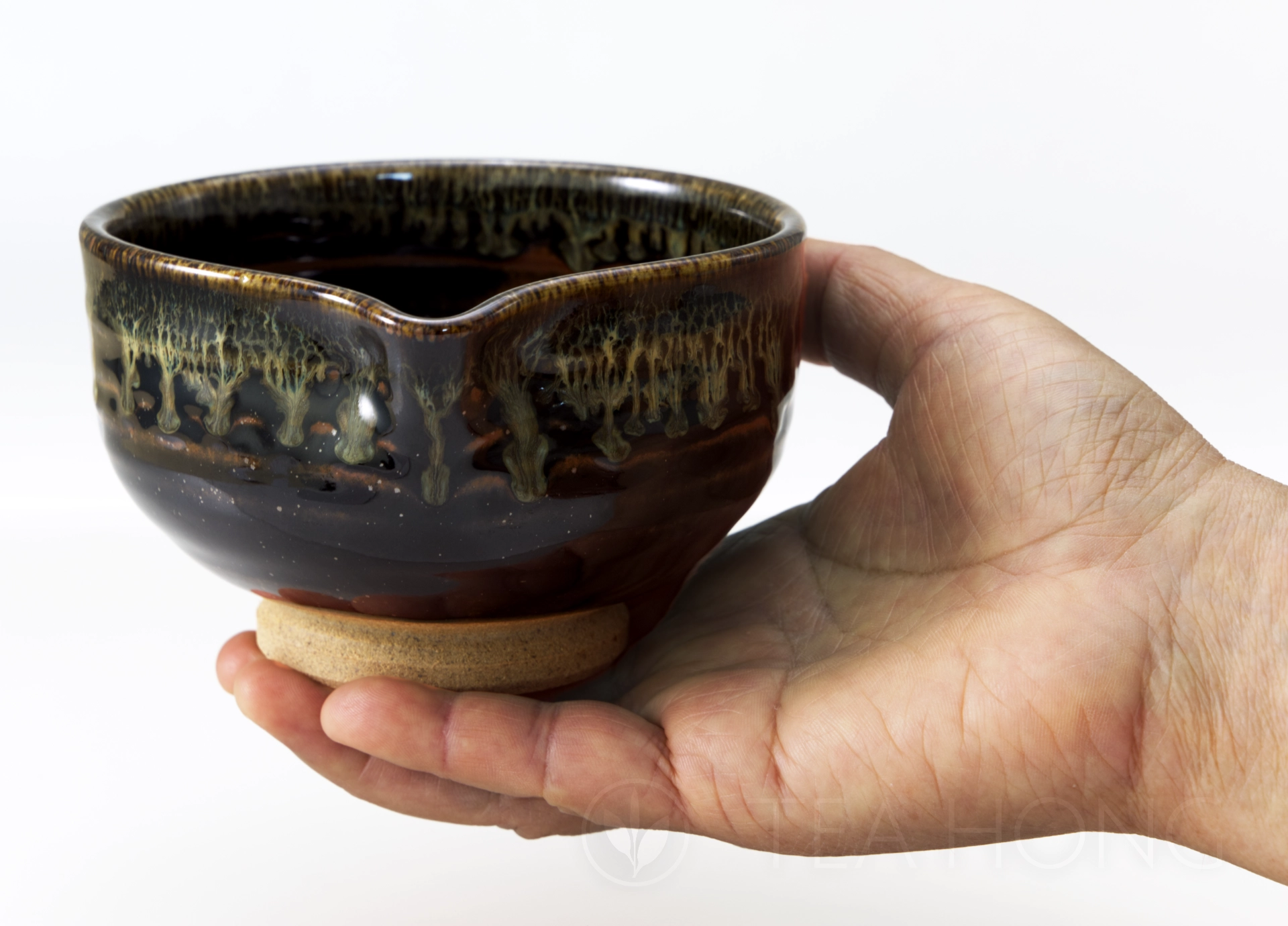 Kasengama katakuchi chawan: Flowing Glaze