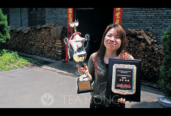 Xiao Fan with Trophy