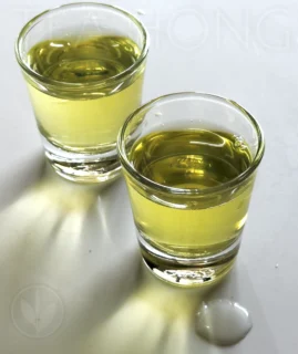 The liquor of Little Tangerine (Ganzai) green tea of an ISO standard 2g to each 100ml water, 5 min infusion The clear, brightly lime yellow liquor of Little Tangerine